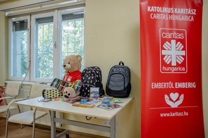Elindult a Katolikus karitász Legyen öröm az iskolakezdés és a Lépcsőfok program elnevezésű kampánya