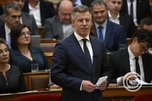 Magyar Péter miniszterelnök szombat délelőtt 10 órára Paksa hívta a parlamenti pártok elnökeit