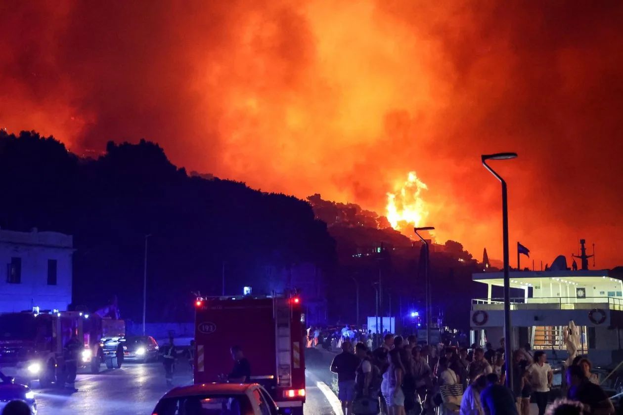 Összehangoltan segítik a turistákat a horvátországi Omiš térségében