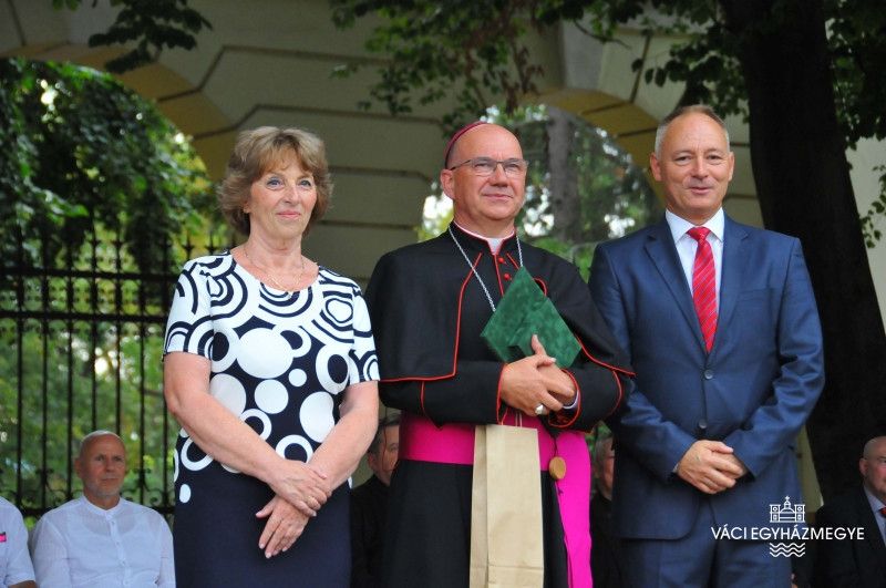 Marton Zsolt megyéspüspököt Vác díszpolgárává választották