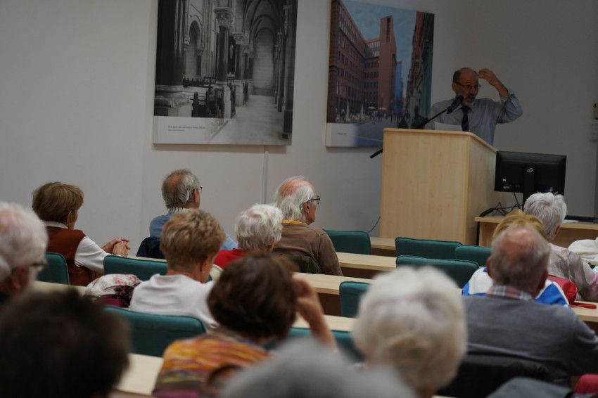 Szeptemberben ismét elindul a Pázmány Szenior Egyetem