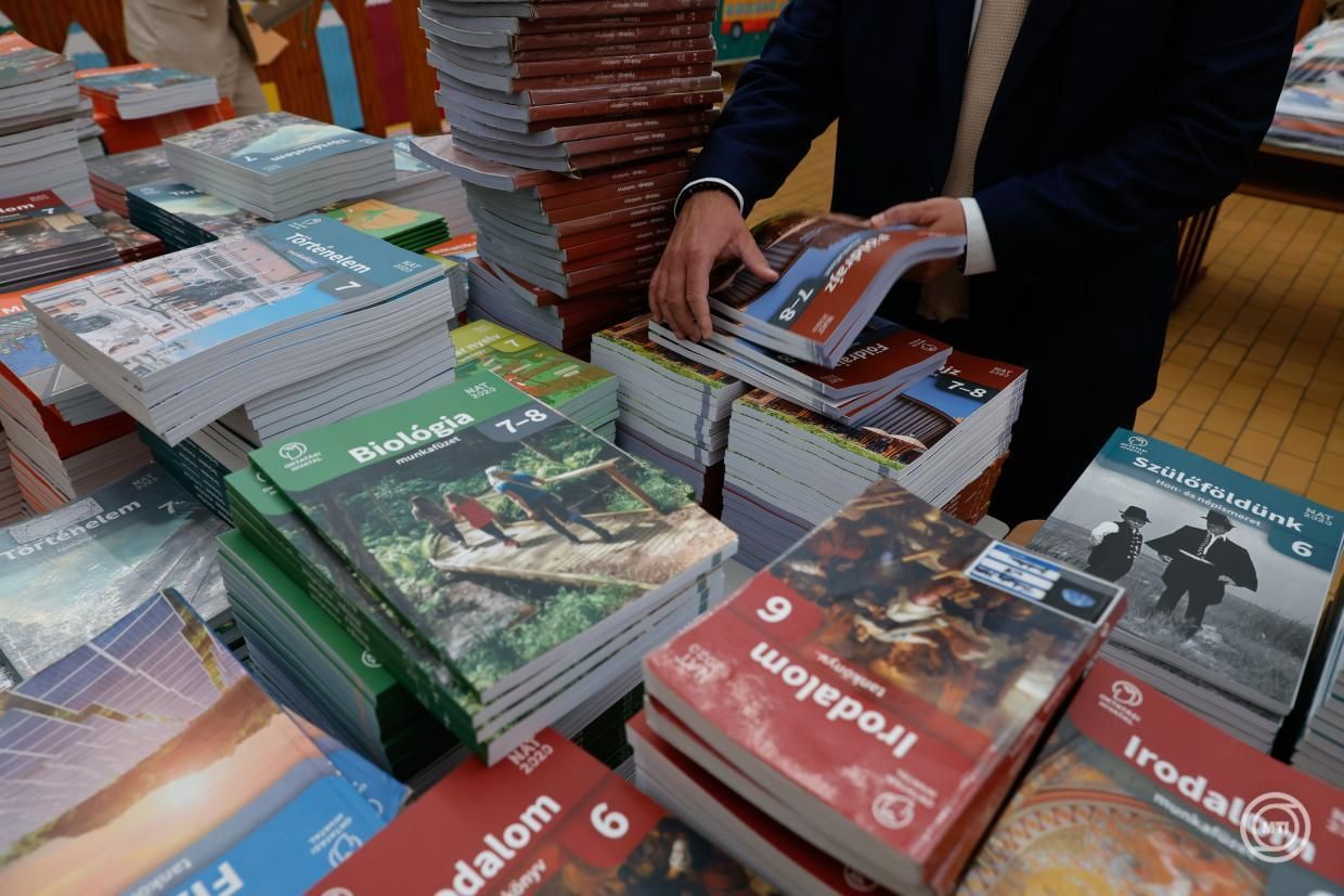 Megkezdődött több mint 84 ezer rászoruló gyermek tanszercsomagjának kiosztása