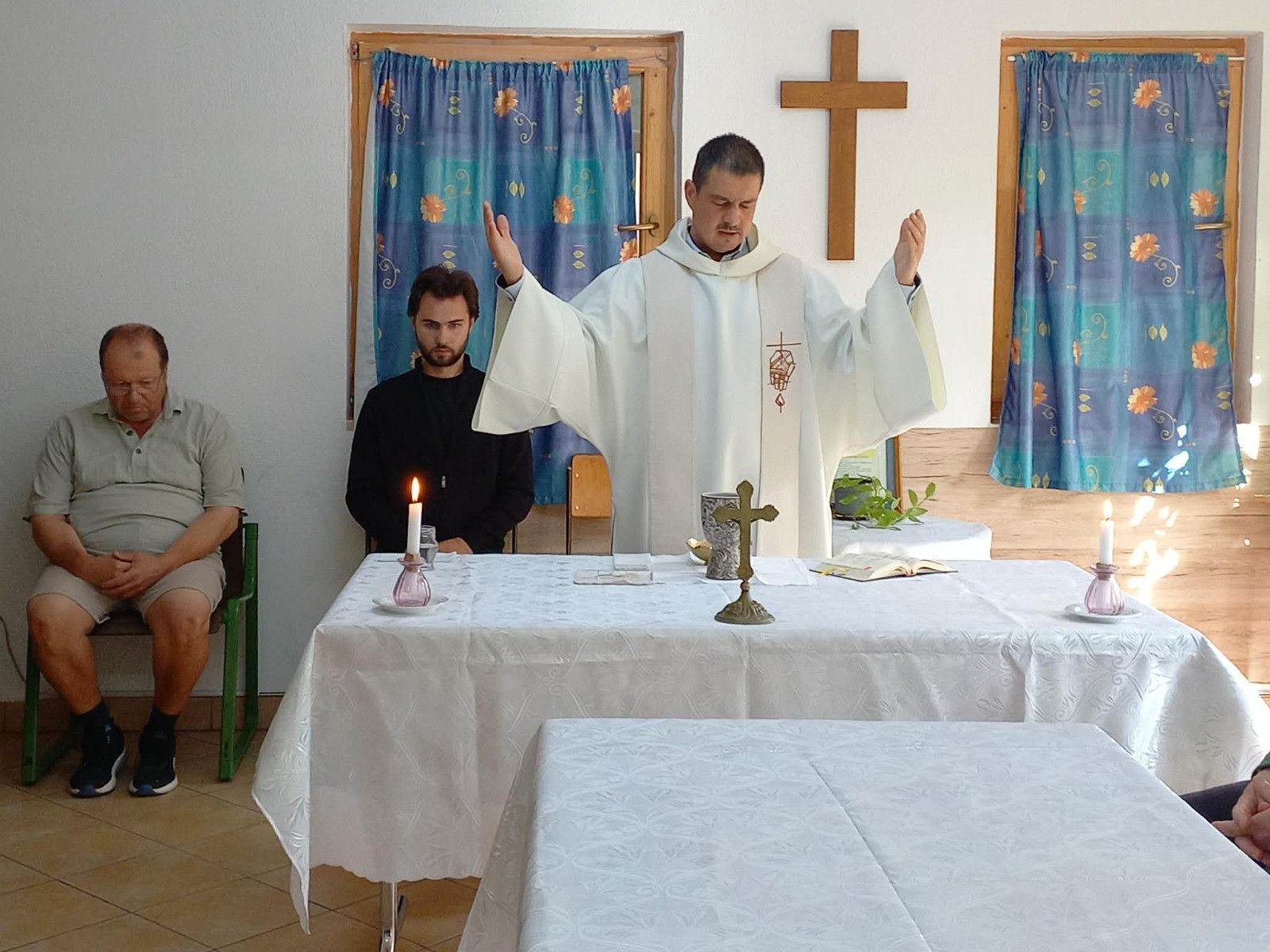 Kisboldogasszony napi szentmisét tartottak a gyergyószentmiklósi hajléktalanszállón