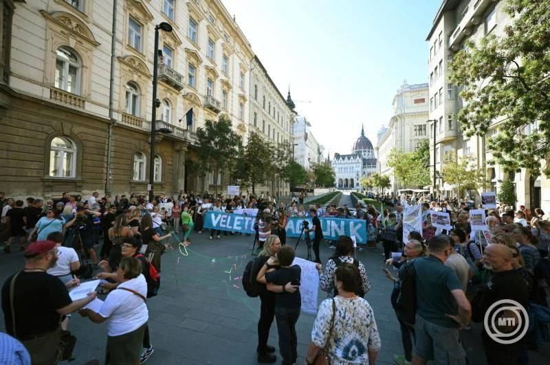 Azonnali 25 százalékos béremelésért demonstráltak a szociális ágazat dolgozói