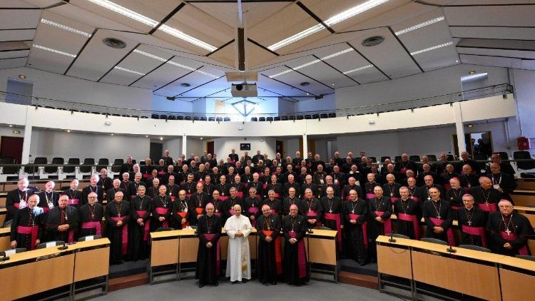 XIV. Leó pápa a püspökökhöz: Védjétek meg az Egyház szabadságát és jogát az evangelizációhoz!