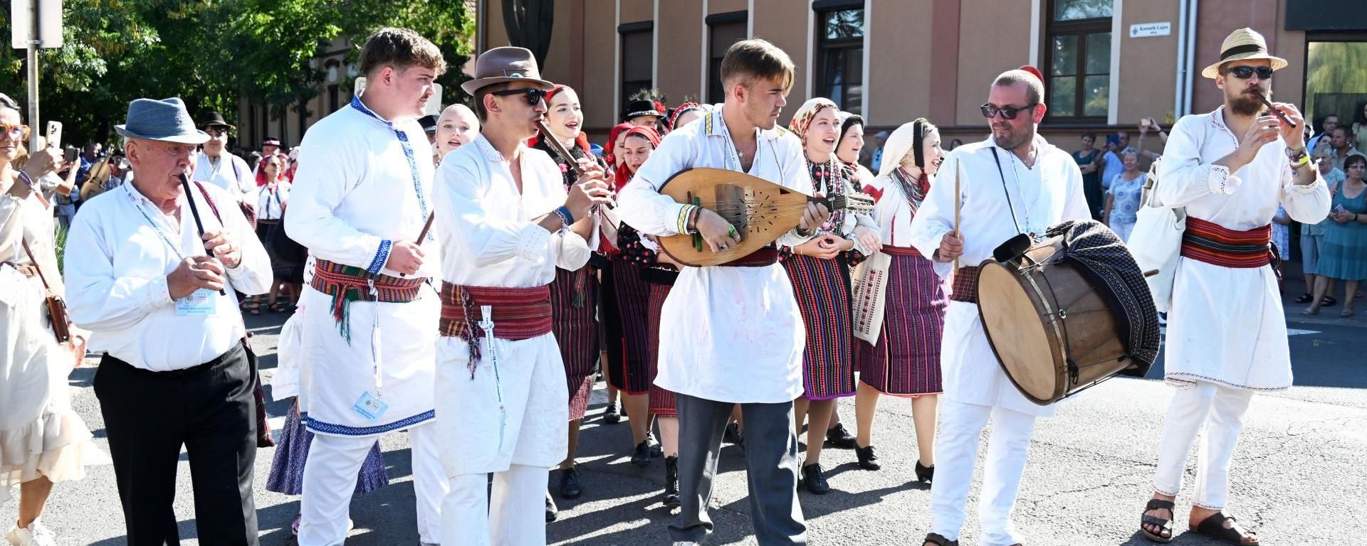  Folytatódik  a magyar oktatási program Csángóföldön