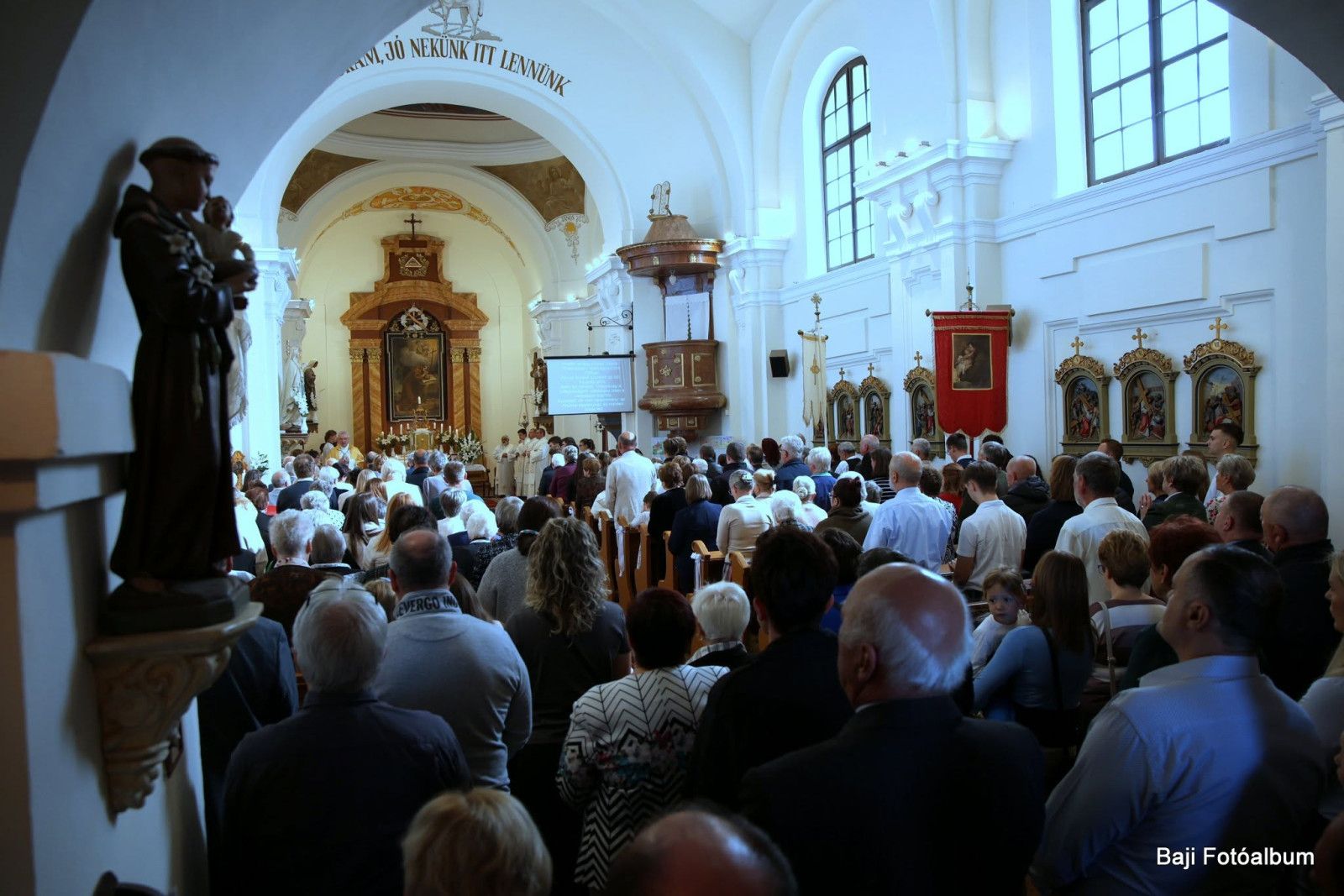 Püspöki szentmisével ünnepelték Assisi Szent Ferenc jubileumát Bajon