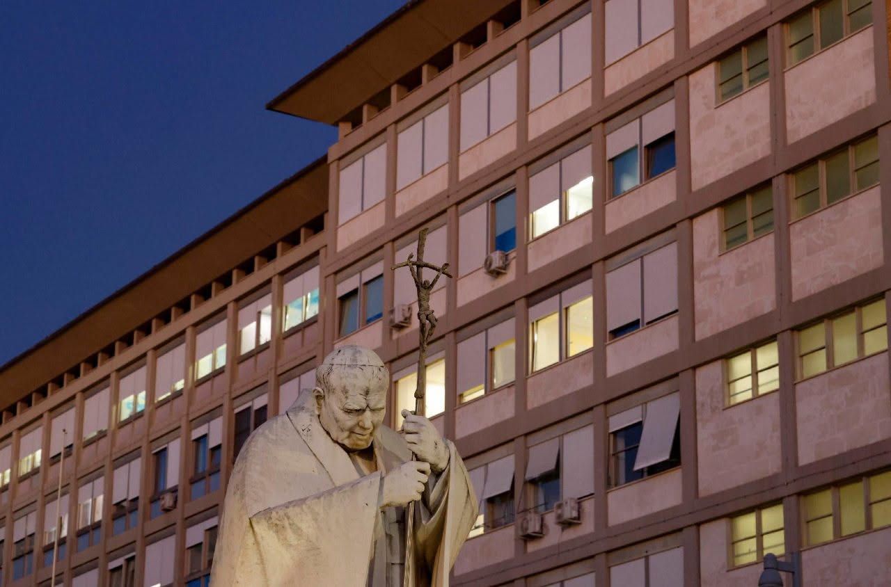 Sikeresen befejeződött XIV. Leó pápa tüdőműtétje