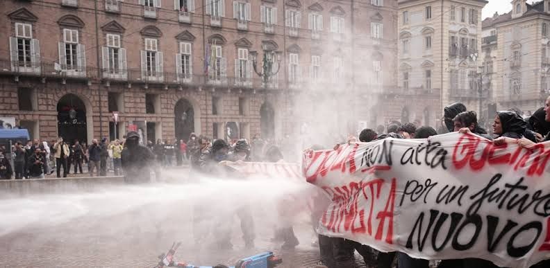 Párizs, Lyon, Marseille, valamint Tirana után Milánót, Torinót, Bolognát is elérték az erőszakos megmozdulások
