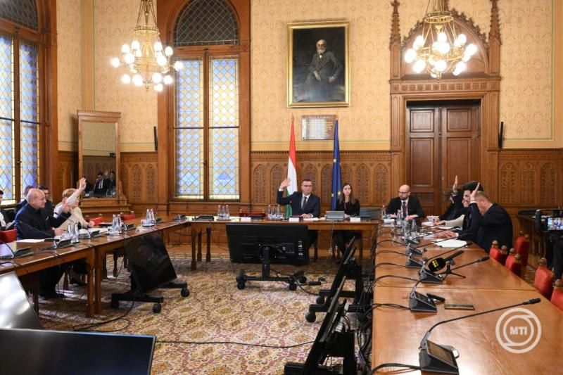 Történészeket és közgazdászt hallgat meg a privatizációt vizsgáló parlamenti bizottság