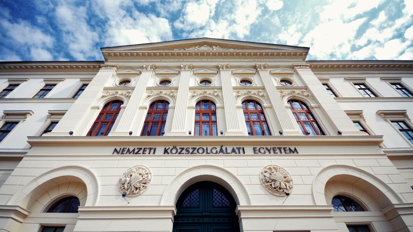 Bombariadó volt a Közszolgálati Egyetemen.