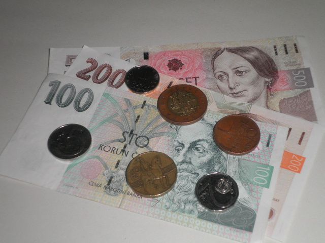 Csehország nem kívánja bevezetni az eurót .